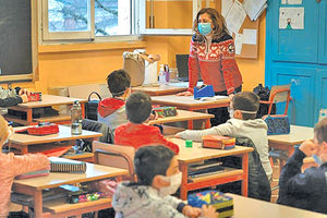 Σχολείο με μάσκα