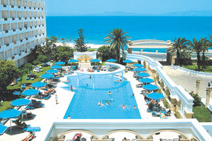 στο ξενοδοχείο Grand Beach του ομίλου Μήτση