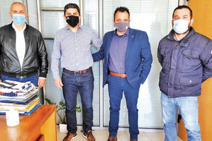 Ο κ. Αυγενάκης με τον πρόεδρο του ΠΑΟΚ κ. Μπουμάκη και παράγοντες του σωματείου