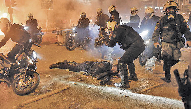 ξυλοδαρμός 28χρονου αστυνομικού της ομάδας ΔΡΑΣΗ στην Ν. Σμύρνη