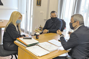 Μαμουλάκης με εκπροσώπους του Συνδέσμου Επισιτισμού και Διασκέδασης