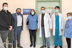 Περιοδεία Ηγουμενίδη σε εμβολιαστικό κέντρο