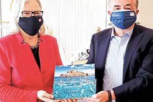 Αρναουτάκης με την πρέσβη της Αυστρίας