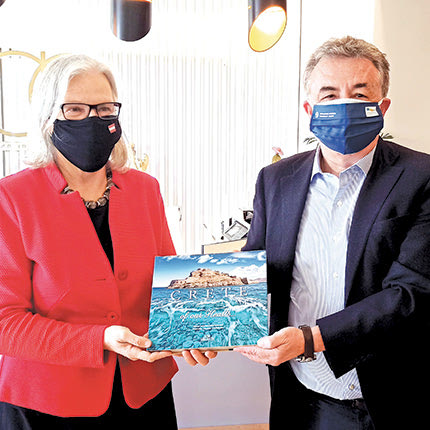 Αρναουτάκης με την πρέσβη της Αυστρίας
