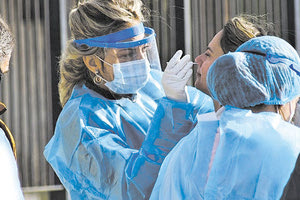 Συνεχίζονται οι “υψηλές πτήσεις” του ιού στη χώρα