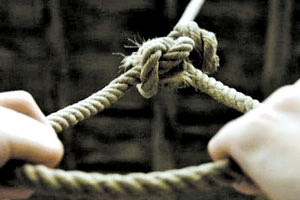 Βρήκε κρεμασμένη την αδελφή της