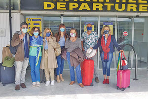 Στο αεροδρόμιο Ηρακλείου γυρίσματα της νέας σειράς "card postal", από το βιβλίο της Viktoria Hislop