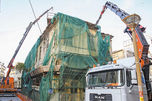 καθαίρεση του ορόφου του υπεραιωνόβιου διατηρητέου κτηρίου της Αγίου Μηνά