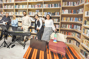 εθελοντές εκπαιδευτικοί σε διαδικτυακή δράση που τιμά τον μεγάλο Δανό παραμυθά Χανς Κρίστιαν Άντερσεν