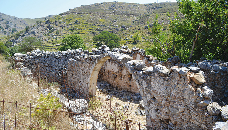 Καλλικράτης Χανίων. Πυρπολημένο και κατεστραμμένο σπίτι