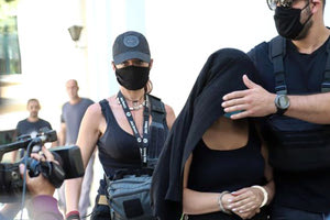 Η ΓΥΝΑΙΚΑ ΜΕ ΤΟ ΒΙΤΡΙΟΛΙ