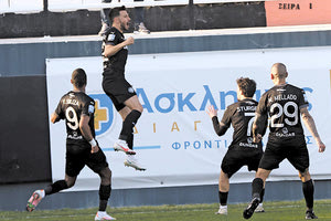 Πανηγυρίζει ένα ακόμα γκολ ο Σαρδινέρο