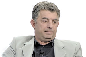 Ο Γιώργος Καραϊβάζ