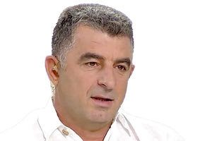 Ο Γιώργος Καραϊβάζ