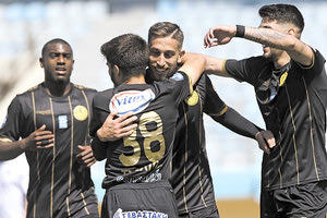 παίκτες του Εργοτέλη πανηγυρίζουν