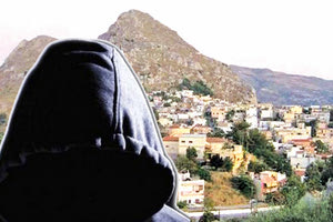 Η άγρια επίθεση που δέχθηκε από πέντε κουκουλοφόρους ενώ βρισκόταν στο μετόχι του ο 46χρονος από τον Προφήτη Ηλία