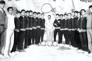 Η ομάδα μπάσκετ του ΟΦΗ τον Απρίλιο του 1969 στο Στάδιο Ελευθερίας και ο Γαργανουράκης