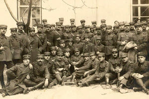 H φωτογραφία της ημέρας: Εξόριστοι αξιωματικοί στην Κρήτη το 1923