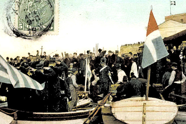 H φωτογραφία της ημέρας: Κρήτη 1909. Ιταλοί Καραμπινιέρι αναχωρούν από το νησί