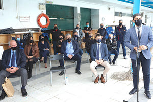 από το κολυμβητήριο Ηρακλείου ο υφυπουργός Αθλητισμού Λευτέρης Αυγενάκης κατά την έναρξη της λειτουργίας της 50άρας πισίνας του ΕΑΚΗ