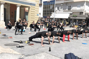 Με μια πρωτότυπη διαμαρτυρία διαδήλωσαν οι γυμναστές