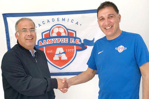 Ο Δημήτρης Βολονάκης με τον πρόεδρο του Αλμυρού κ. Βίστη