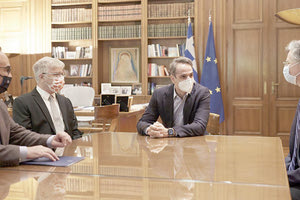 Ο Κυριάκος Μητσοτάκης με τον Ισραηλινό Καθηγητή Ιατρικής Nadir Arber, ο καθηγητής Σωτήρης Τσιόδρας και ο Βασίλης Κοντοζαμάνης