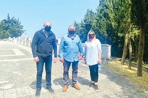 Μαρία Καναβάκη και Κώστας Βαρδαβάς - κοιμητήρια