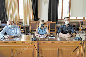 Η  σύμβαση για την προμήθεια και την εγκατάσταση αυτόνομων μηχανικών κομποστοποιητών υπογράφηκε χθες το πρωί στη Λότζια, ανάμεσα στη Δημοτική Αρχή Ηρακλείου και την ανάδοχο εταιρεία. 