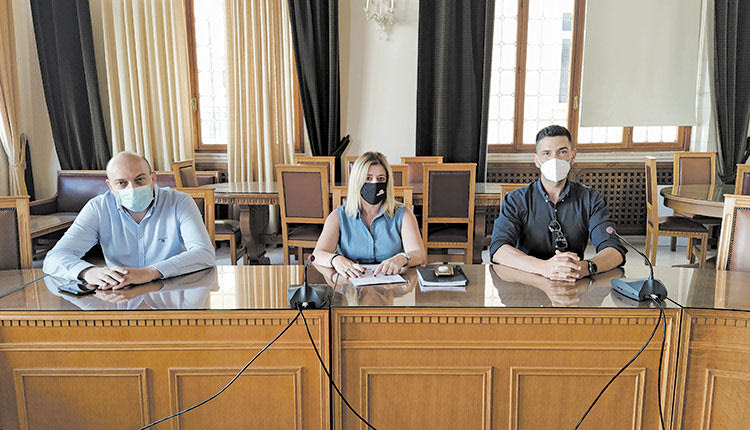 Η  σύμβαση για την προμήθεια και την εγκατάσταση αυτόνομων μηχανικών κομποστοποιητών υπογράφηκε χθες το πρωί στη Λότζια, ανάμεσα στη Δημοτική Αρχή Ηρακλείου και την ανάδοχο εταιρεία. 