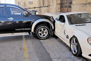 Ρόδος εμβόλισε αστυνομικό αυτοκίνητο