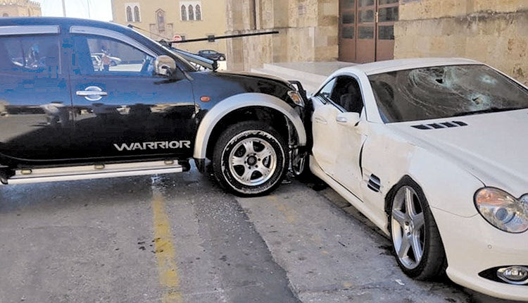Ρόδος εμβόλισε αστυνομικό αυτοκίνητο