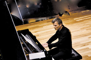 πιανίστας  Σταύρος Κόλλιας