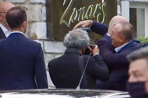 αγκαλιά Τσαβούσογλου - Δένδια