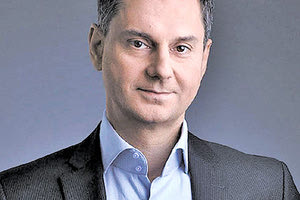 ο υπουργός Τουρισμού Χάρης Θεοχάρης,