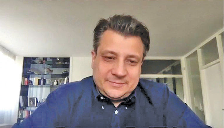 ο καθηγητής Γενετικής στην Ιατρική Σχολή της Γενεύης Μανώλης Δερμιτζάκης