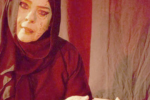 Ο θεατρικός μονόλογος σε διασκευή της Εύης Οικονομίδου “Μάνα Εκάβη”