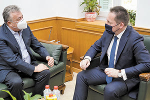 Τον περιφερειάρχη Κρήτης συνάντησε ο αναπληρωτής υπουργός Στέλιος Πέτσας