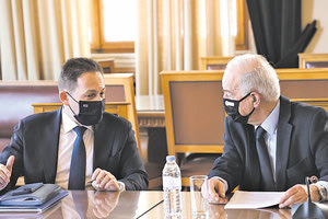 Με τον δήμαρχο Ηρακλείου συναντήθηκε ο αναπληρωτής υπουργός Στέλιος Πέτσας