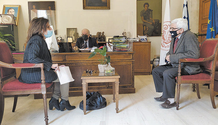 υπογραφή σύμβασης του νέου κτηρίου στο δήμο Ηρακλείου που πρόκειται να στεγάσει σημαντικές δομές υγείας και κοινωνικών υπηρεσιών
