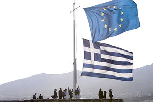 έπαρση της ελληνικής σημαίας και της σημαίας της Ευρωπαϊκής Ένωσης, με αφορμή την «Ημέρα της Ευρώπης» στον Ιερό Βράχο της Ακρόπολης