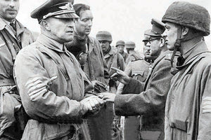 Ο Διοικητής του 1ου Συντάγματος αλεξιπτωτιστών Bruno Brauer, που επιχειρούσε στη Μάχη της Κρήτης στον τομέα του Ηρακλείου