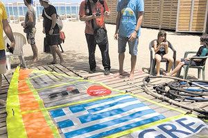 Ο Κακλαμανάκης με τον ολυμπιακό εξοπλισμό του στον Όμιλο Ιστιοσανίδας Ηρακλείου