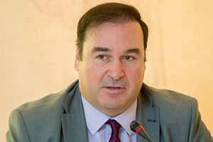 Ο καθηγητής Γιώργος Σουρβίνος