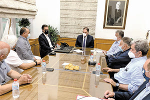 Αρκουμανέας σε σύσκεψη με τον περιφερειάρχη και τους φορείς του τουρισμού