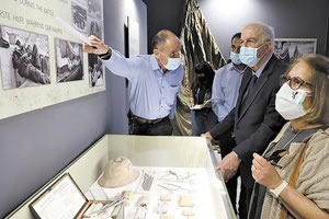 Την έκθεση με ντοκουμέντα και ενθυμήματα από τη Μάχη της Κρήτης Επισκεφθηκε ο δήμαρχος Ηρακλείου