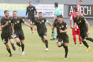 παίκτες του Εργοτέλη πανηγυρίζουν