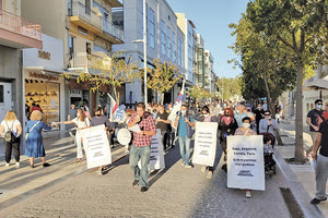 εργαζομενοι που αντιδρούν μαζικά για τα εργασιακά
