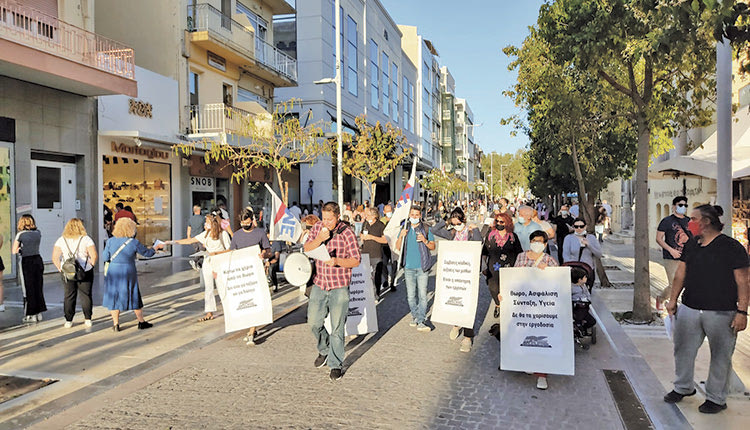 εργαζομενοι που αντιδρούν μαζικά για τα εργασιακά