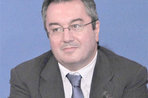 ο καθηγητής για την Πολιτική της Υγείας, Ηλίας Μόσιαλος